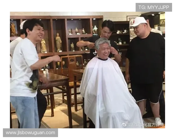 蓄发哥回应赚大钱说剪发捐慈善